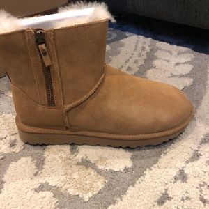 Women’s Ugg’s Mini Zip